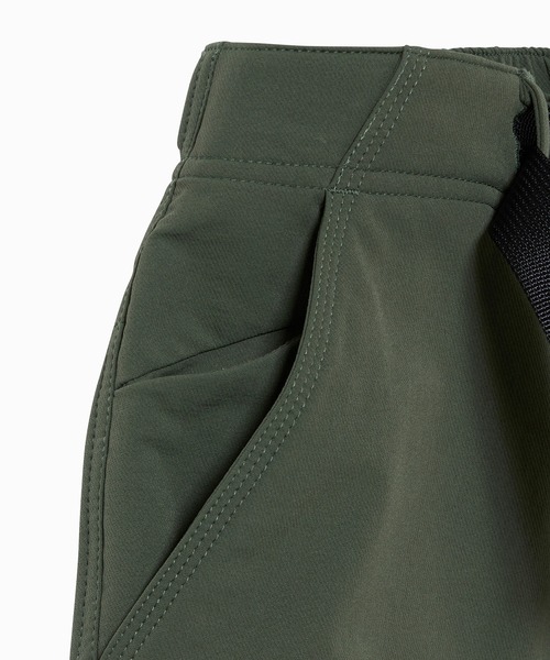 AIGLE(エーグル)の「撥水 フリース ストレッチテーパードパンツ(チノパンツ・レディース・ブラック/モスグリーン・36/40/38)」の17枚目の写真
