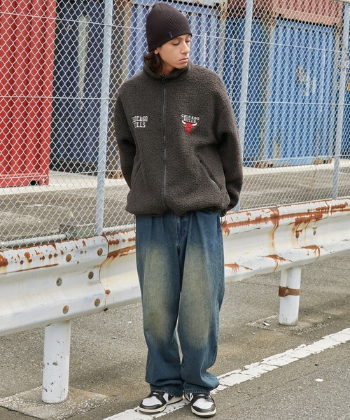 NBA（エヌビーエー）の「NBA/エヌビーエー 別注 2WAY ナイロン/フリースボア リバーシブル ワッペン刺繍 オーバーサイズ ドロストナイロントラックブルゾン（ブルゾン・メンズ・オフホワイト/ダークブラウン/ブラック系/ブラック・L/M）」の15枚目の写真