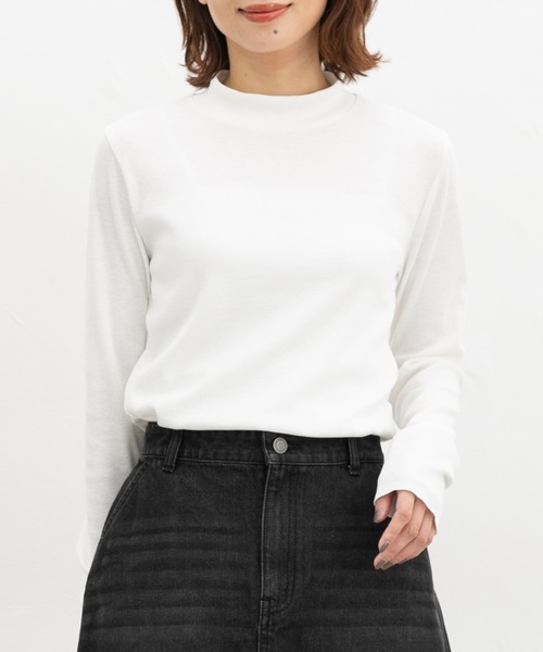 Honeys(ハニーズ)の「袖シャーリングハイネック(Tシャツ/カットソー・レディース・イエロー/ブラック/グレイッシュベージュ/ブルー/オフホワイト・M/L/S/LL)」の7枚目の写真