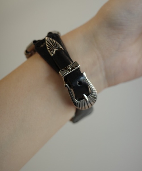 TOGA TOO（トーガトゥ）の「TOGA TOO Concho belt bangle