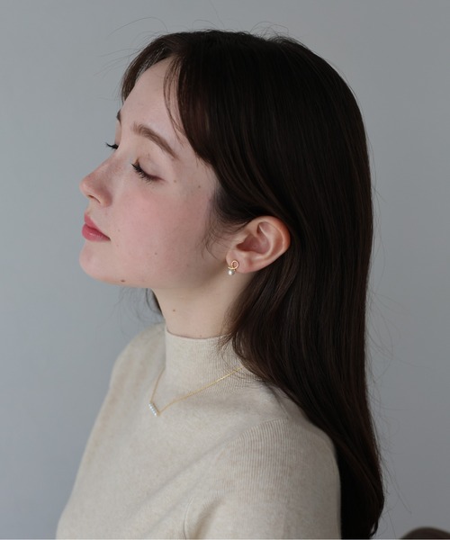 J by blue（ジェイバイブルー）の「ラインパールピアス / silver925（ピアス（両耳用）・レディース・シルバー/ゴールド・FREE）」の3枚目の写真