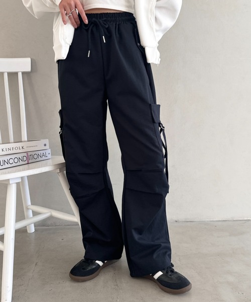 CLEA（クレア）の「イージーパラシュートカーゴパンツ（カーゴパンツ・レディース・ネイビー/ブラック/アイボリー/グレー・FREE）」の4枚目の写真