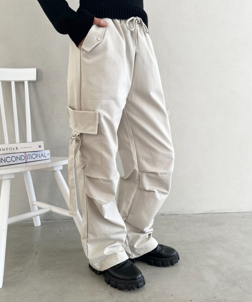 CLEA（クレア）の「イージーパラシュートカーゴパンツ（カーゴパンツ・レディース・ネイビー/ブラック/アイボリー/グレー・FREE）」の2枚目の写真