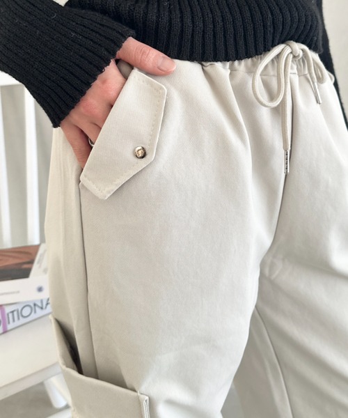 CLEA（クレア）の「イージーパラシュートカーゴパンツ（カーゴパンツ・レディース・ネイビー/ブラック/アイボリー/グレー・FREE）」の11枚目の写真