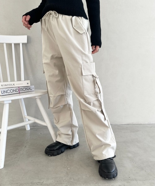 CLEA（クレア）の「イージーパラシュートカーゴパンツ（カーゴパンツ・レディース・ネイビー/ブラック/アイボリー/グレー・FREE）」の6枚目の写真