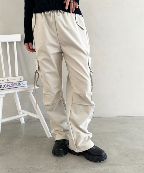 CLEA（クレア）の「イージーパラシュートカーゴパンツ（カーゴパンツ・レディース・ネイビー/ブラック/アイボリー/グレー・FREE）」の5枚目の写真