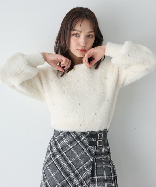 INGNI（イング）の「ビジュー付フェザーニット（ニット/セーター・レディース・ピンク/ボルドー/ブラック/オフホワイト/グレー・M）」の2枚目の写真