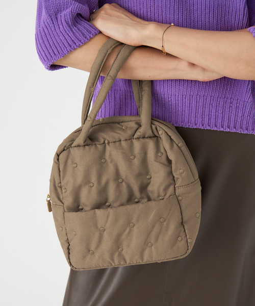 IENA(イエナ)の「ドットキルトジップバッグ(ハンドバッグ・レディース・ブラック/ブラウン・FREE)」の2枚目の写真