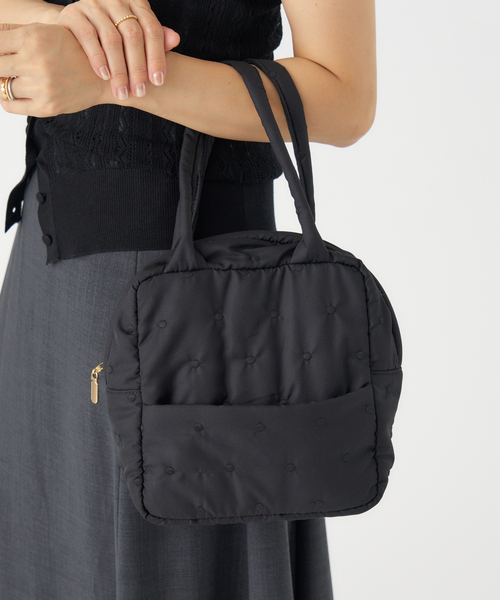 IENA(イエナ)の「ドットキルトジップバッグ(ハンドバッグ・レディース・ブラック/ブラウン・FREE)」の1枚目の写真