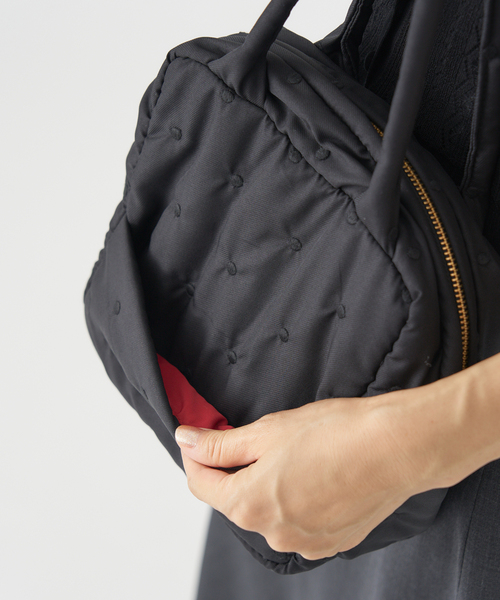 IENA(イエナ)の「ドットキルトジップバッグ(ハンドバッグ・レディース・ブラック/ブラウン・FREE)」の6枚目の写真