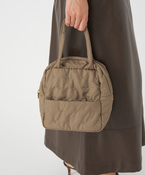 IENA(イエナ)の「ドットキルトジップバッグ(ハンドバッグ・レディース・ブラック/ブラウン・FREE)」の7枚目の写真