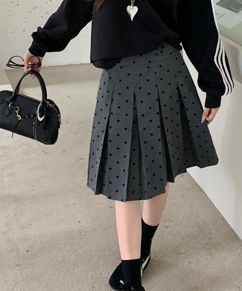 セール】【秋冬新作】ボックスプリーツドット柄ひざ丈スカート