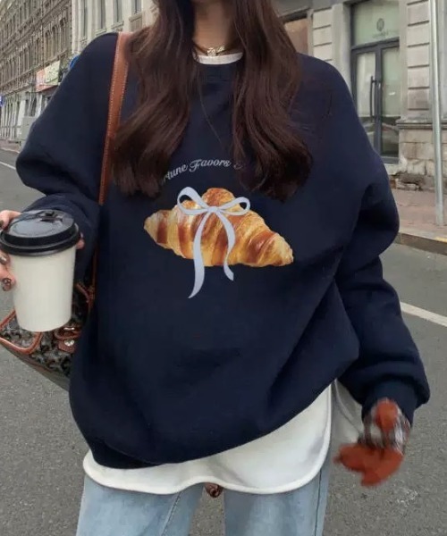 Teem Store(チームストア)の「【裏起毛】クロワッサンプリントスウェット(スウェット・レディース・ホワイト/ネイビー/ブラック/グレー・M/L)」の4枚目の写真