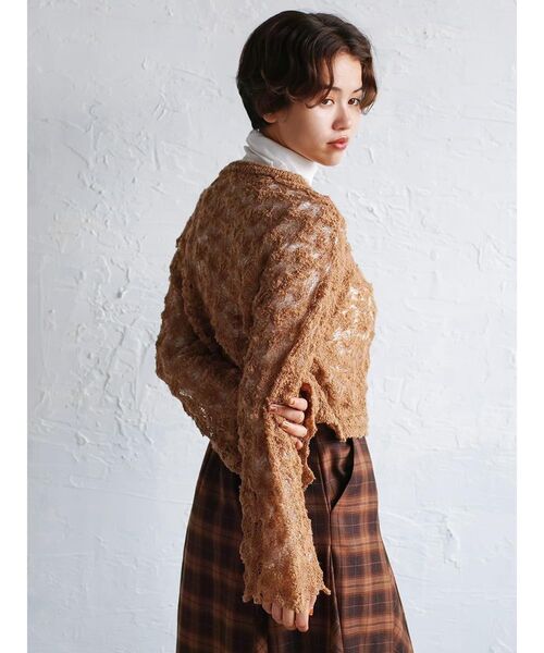 FIKA.(フィーカ)の「Wide sleeve mesh knit pullover(ニット/セーター・レディース・オフホワイト/キャメル・MEDIUM)」の5枚目の写真