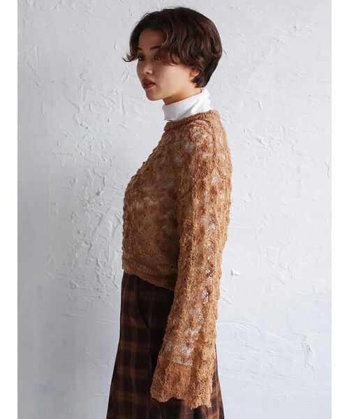 FIKA.(フィーカ)の「Wide sleeve mesh knit pullover(ニット/セーター・レディース・オフホワイト/キャメル・MEDIUM)」の7枚目の写真