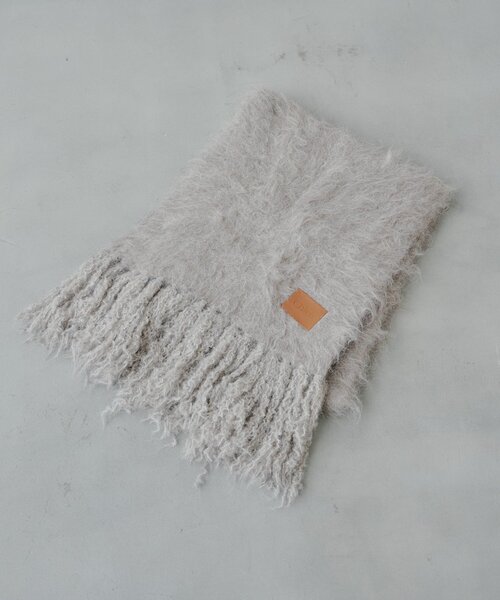 Chico（チコ）の「【5色展開】シャギーフリンジマフラー（マフラー・レディース・アイボリー/グレー/ブラウン/ピンク/レッド・FREE）」の3枚目の写真