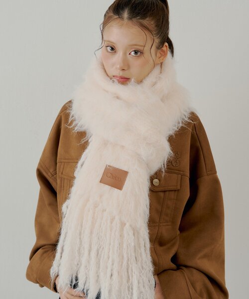 Chico（チコ）の「【5色展開】シャギーフリンジマフラー（マフラー・レディース・アイボリー/グレー/ブラウン/ピンク/レッド・FREE）」の4枚目の写真