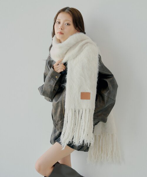 Chico（チコ）の「【5色展開】シャギーフリンジマフラー（マフラー・レディース・アイボリー/グレー/ブラウン/ピンク/レッド・FREE）」の11枚目の写真