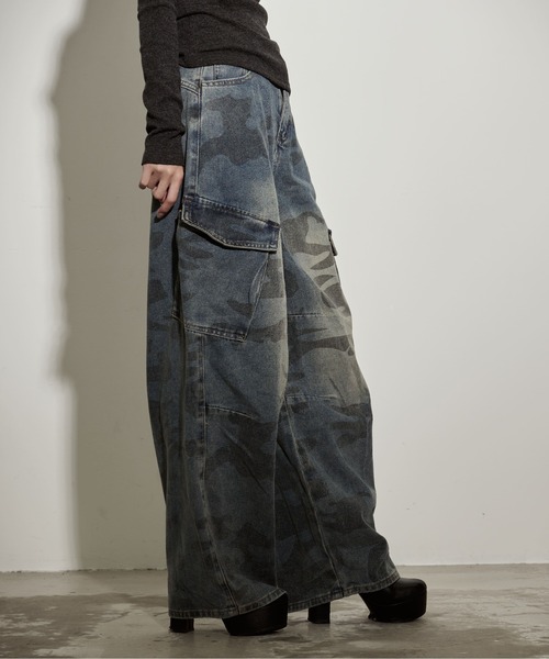 .KOM（ドットコム）の「『.KOM/ドットケーオーエム』オーバーダイ迷彩カーゴパンツ【CN】【Z】【Z】（カーゴパンツ・レディース・ブルー・S）」の4枚目の写真