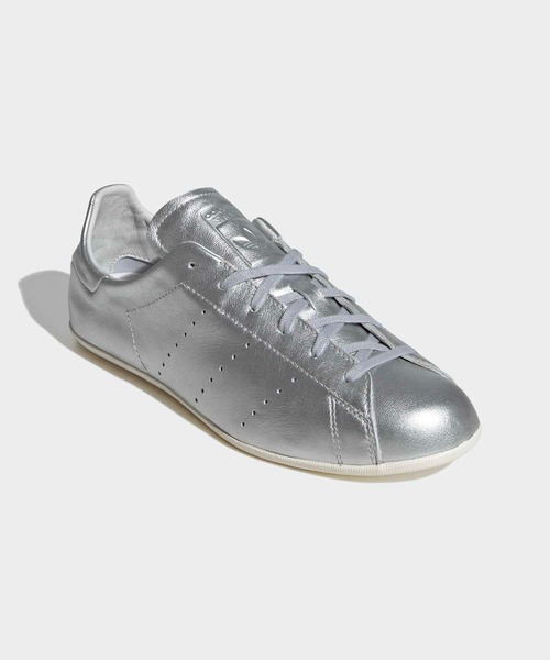adidas（アディダス）の「スタンスミス ロープロ / Stan Smith Lo Pro Shoes / アディダスオリジナルス adidas Originals　スニーカー（スニーカー・レディース・シルバー・25.0cm/29.0cm/24.5cm/24.0cm/23.5cm/23.0cm/28.5cm/28.0cm/27.5cm/27.0cm/26.5cm/26.0cm/25.5cm/22.5cm/22.0cm）」の4枚目の写真