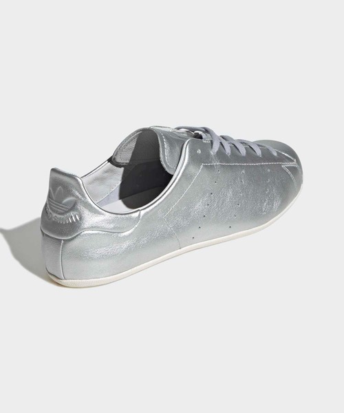 adidas（アディダス）の「スタンスミス ロープロ / Stan Smith Lo Pro Shoes / アディダスオリジナルス adidas Originals　スニーカー（スニーカー・レディース・シルバー・25.0cm/29.0cm/24.5cm/24.0cm/23.5cm/23.0cm/28.5cm/28.0cm/27.5cm/27.0cm/26.5cm/26.0cm/25.5cm/22.5cm/22.0cm）」の5枚目の写真