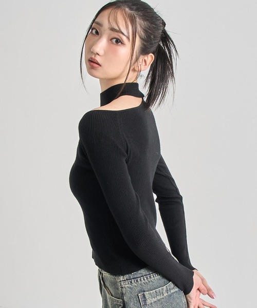 ANAP(アナップ)の「チョーカーネック オープンショルダー リブニット(ニット/セーター・レディース・ブラック/アイボリー/ブラウン・F)」の8枚目の写真