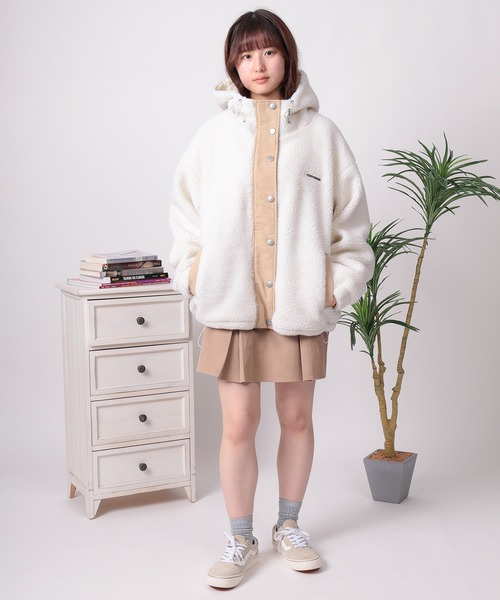 CONVERSE(コンバース)の「【71】【CONVERSE/コンバース】シープボア ワンポイントロゴ 切替 フードジャケット/ボアブルゾン(ブルゾン・レディース・ホワイト/ブラウン/ピンク/ブラック・M/L)」の15枚目の写真