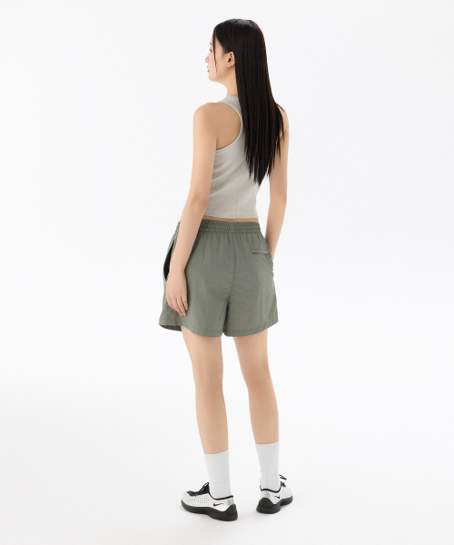 MUSINSA STANDARD WOMAN（ムシンサスタンダードウーマン）の「ウィメンズナイロンバンディングショーツ[ウォームグレー]（その他パンツ・レディース・その他・30/24/26/28）」の3枚目の写真