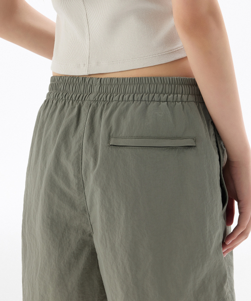 MUSINSA STANDARD WOMAN（ムシンサスタンダードウーマン）の「ウィメンズナイロンバンディングショーツ[ウォームグレー]（その他パンツ・レディース・その他・30/24/26/28）」の7枚目の写真