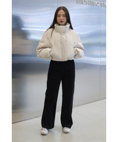 MUSINSA STANDARD WOMAN（ムシンサスタンダードウーマン）の「ウィメンズボリュームスリーブクロップパディングジャケット[ダスティクリーム]（ダウンジャケット/コート・レディース・その他・SMALL/MEDIUM/LARGE/X-SMALL）」の11枚目の写真