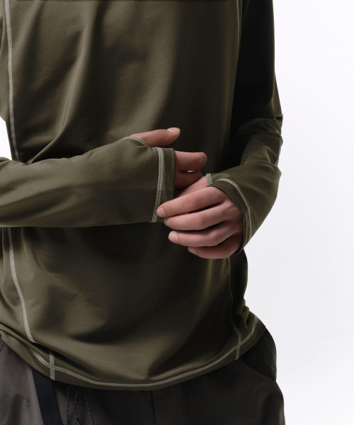 MUSINSA STANDARD（ムシンサスタンダード）の「[シティレジャー] ストラクチャードモックネック長袖Tシャツ [オリーブグリーン]（Tシャツ/カットソー・メンズ・その他・XX-LARGE/X-LARGE/LARGE/MEDIUM）」の2枚目の写真