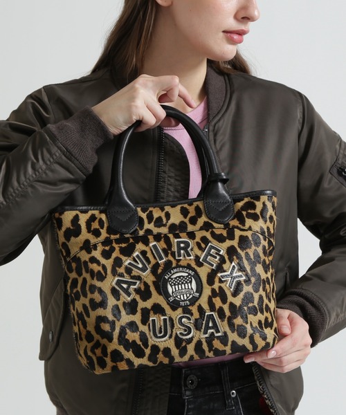 AVIREX（アヴィレックス）の「《直営店限定》LX VARSITY LEATHER MINI TOTE BAG（トートバッグ・レディース・レオパード/マスタード・F）」の2枚目の写真