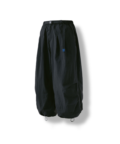 ANGLAN(アングラン)の「Nylon Tuck Belt String Balloon Pants - Black(スウェットパンツ・メンズ・その他・ONE SIZE/1/2)」の1枚目の写真