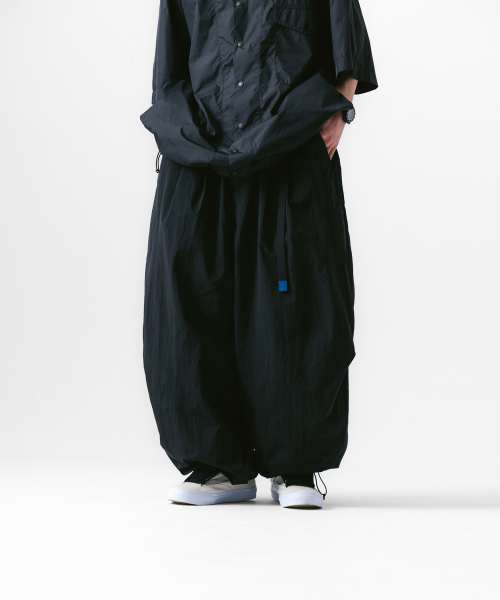 ANGLAN(アングラン)の「Nylon Tuck Belt String Balloon Pants - Black(スウェットパンツ・メンズ・その他・ONE SIZE/1/2)」の13枚目の写真