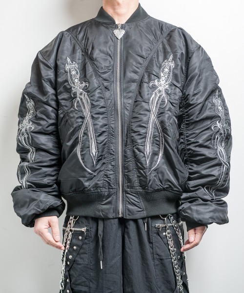 BACKSTAGE PASS(バックステージパス)の「TRIPLE DAGGER MA-1(トリプルダガー MA-1)ダガー刺繍 MA-1(MA-1・メンズ・パープル/ダークグレー/オリーブ/ブラック・FREE)」の18枚目の写真