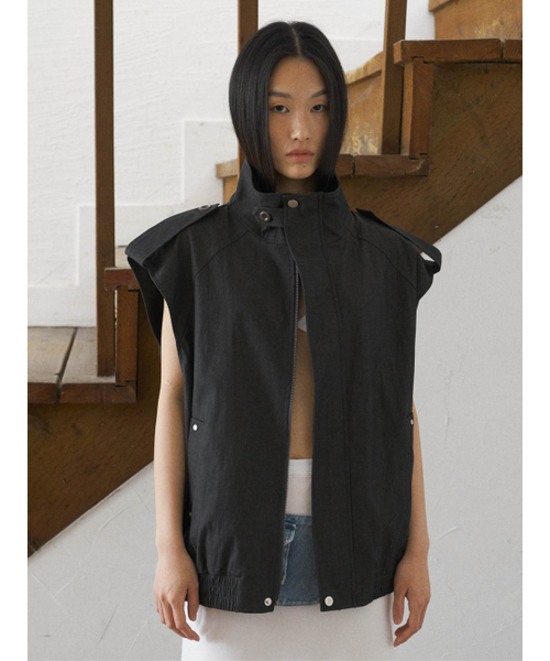 FROMWHERE（フロムウェア）の「HIGH NECKED OVERSIZED VEST BLACK（ベスト・レディース・ブラック・FREE）」の2枚目の写真
