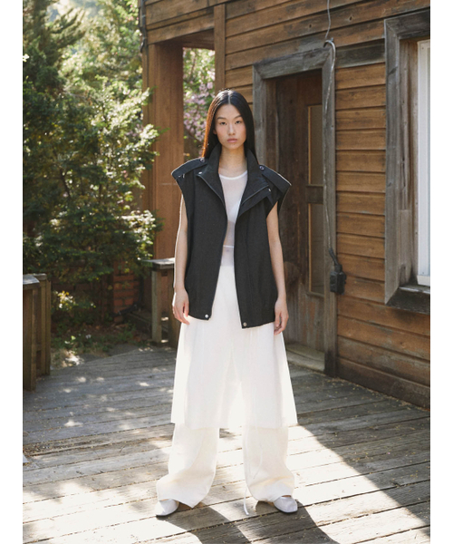 FROMWHERE（フロムウェア）の「HIGH NECKED OVERSIZED VEST BLACK（ベスト・レディース・ブラック・FREE）」の3枚目の写真