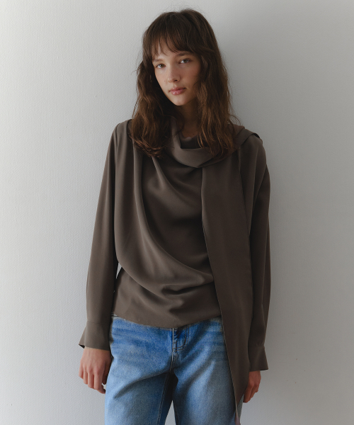 AARAN（アラン）の「[1/2サイズ]ドレープストリングブラウススカーフセット_ブラウン（シャツ/ブラウス・レディース・ブラウン・SMALL/MEDIUM）」の4枚目の写真