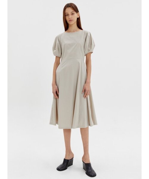 HAVELESS(ハブレス)の「SIGNATURE PUFF DRESS BEIGE(ワンピース・レディース・その他・MEDIUM)」の2枚目の写真