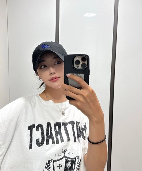 BATTRACT(バトラクト)の「シールドプリンティングオーバーフィット半袖_ホワイト(Tシャツ/カットソー・レディース・ホワイト・1/2)」の7枚目の写真