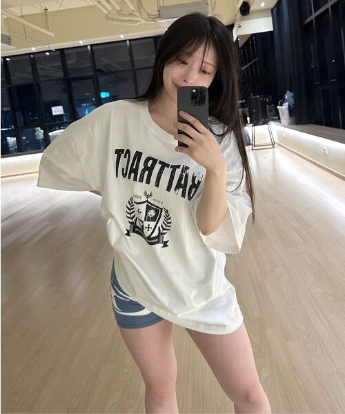 BATTRACT(バトラクト)の「シールドプリンティングオーバーフィット半袖_ホワイト(Tシャツ/カットソー・レディース・ホワイト・1/2)」の3枚目の写真