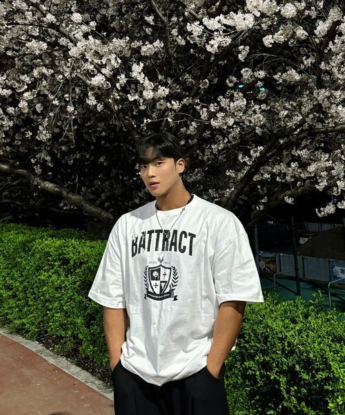 BATTRACT(バトラクト)の「シールドプリンティングオーバーフィット半袖_ホワイト(Tシャツ/カットソー・レディース・ホワイト・1/2)」の5枚目の写真
