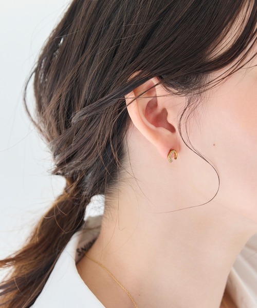 Phoebe（フィービィー）の「【金属アレルギー対応】グロッシーミニホースシューピアス　ステンレス/馬蹄/バテイ/蹄鉄/ラッキーモチーフ/ギフト/プレゼント（ピアス（両耳用）・レディース・イエローゴールド/シルバー・FREE）」の3枚目の写真