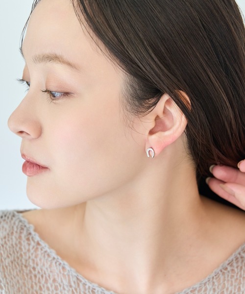 Phoebe（フィービィー）の「【金属アレルギー対応】グロッシーミニホースシューピアス　ステンレス/馬蹄/バテイ/蹄鉄/ラッキーモチーフ/ギフト/プレゼント（ピアス（両耳用）・レディース・イエローゴールド/シルバー・FREE）」の11枚目の写真