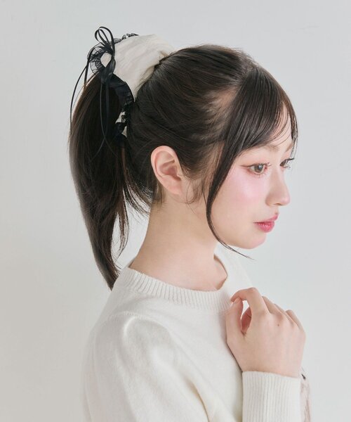 OLIVE des OLIVE（オリーブデオリーブ）の「スクエアシュシュ（ネックレス・レディース・アイボリー・FREE）」の2枚目の写真