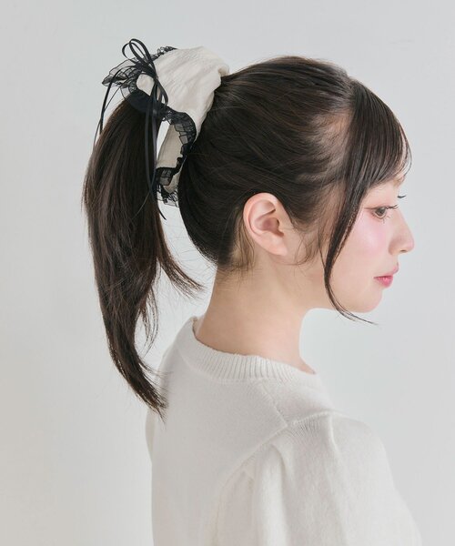 OLIVE des OLIVE（オリーブデオリーブ）の「スクエアシュシュ（ネックレス・レディース・アイボリー・FREE）」の3枚目の写真