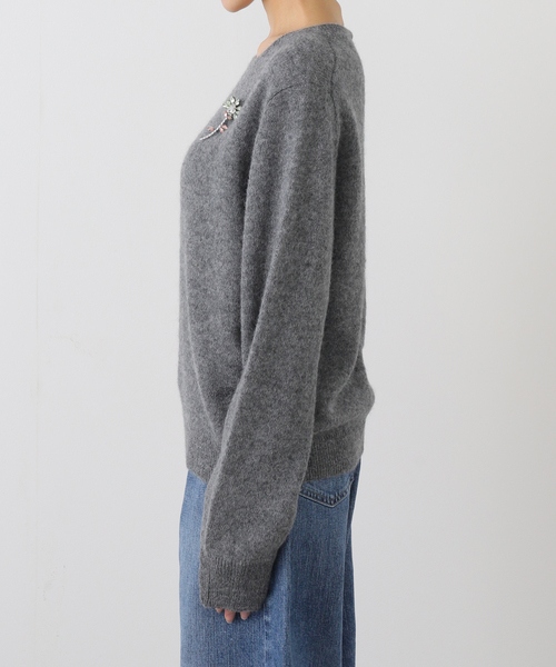 IENA（イエナ）の「ブローチ付きベビーアルパカニット（ニット/セーター・レディース・ライトグリーン/グレー・FREE）」の3枚目の写真