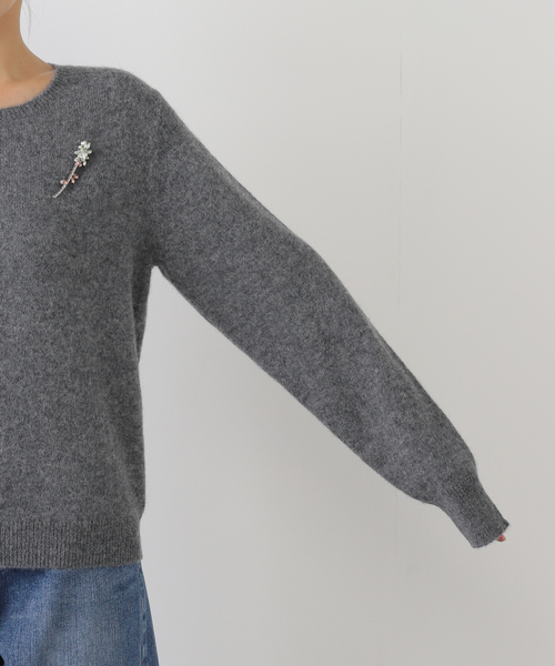 IENA（イエナ）の「ブローチ付きベビーアルパカニット（ニット/セーター・レディース・ライトグリーン/グレー・FREE）」の5枚目の写真