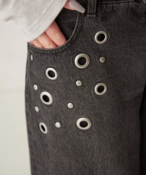 WHO'S WHO gallery(フーズフーギャラリー)の「アイレットローライズデニム(デニムパンツ・レディース・ブラック/ネイビー/サックスブルー・SMALL/MEDIUM)」の9枚目の写真