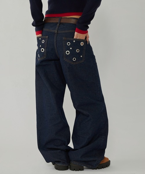 WHO'S WHO gallery(フーズフーギャラリー)の「EYELET LOW RISE DENIM /アイレットローライズデニム(デニムパンツ・レディース・ブラック/ネイビー/サックスブルー・SMALL/MEDIUM)」の2枚目の写真